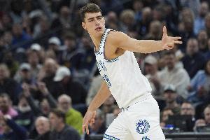 加尔扎：我一直努力打球 4年来我在防守端进步了