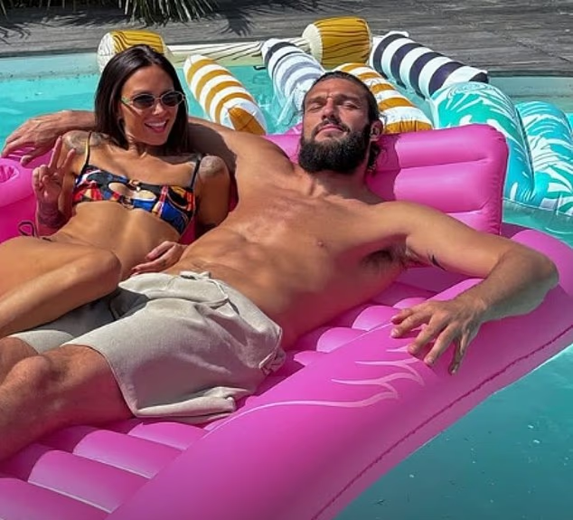 华体会数据中心-都是酒闹的！安迪·卡罗尔与女友恋情破裂，遭遇事业爱情两头空