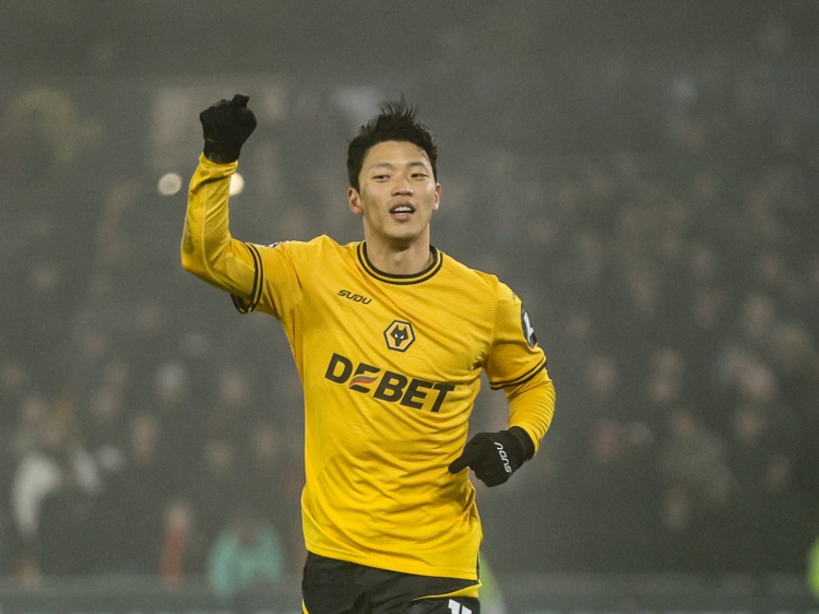 华体会官方入口-埃因霍温向狼队提出租借加买断选项求购黄喜灿，目前尚未达成协议