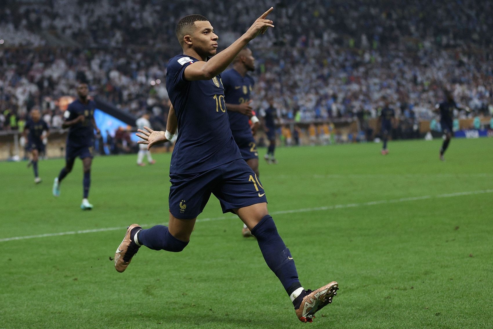 华体会app下载-姆总！队报：法国足协曾想与阿根廷进行友谊赛，被姆巴佩劝退