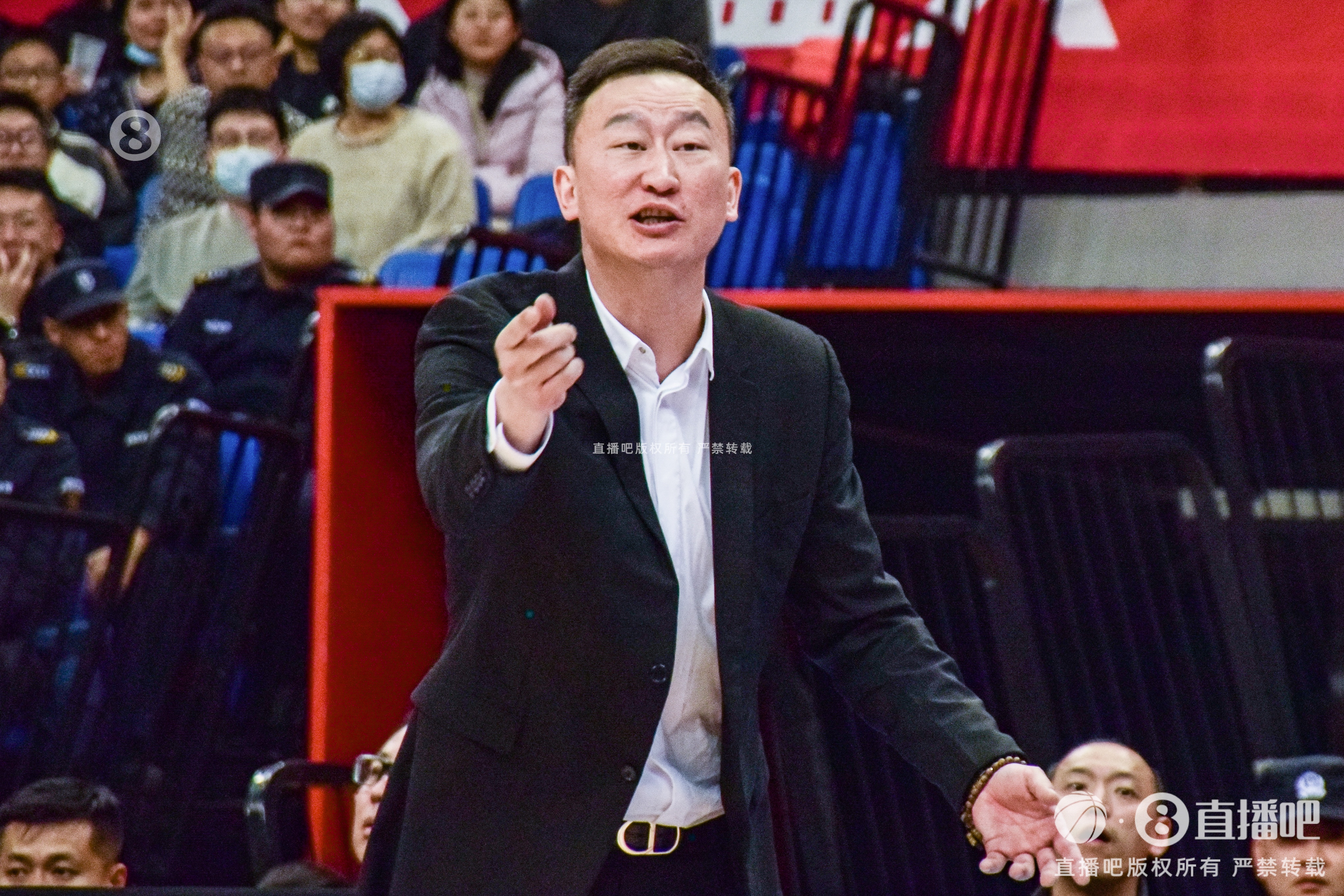 杨瀚森“接班人”定了!青岛男篮锁定未来双子星:李俊贤、丛睿言