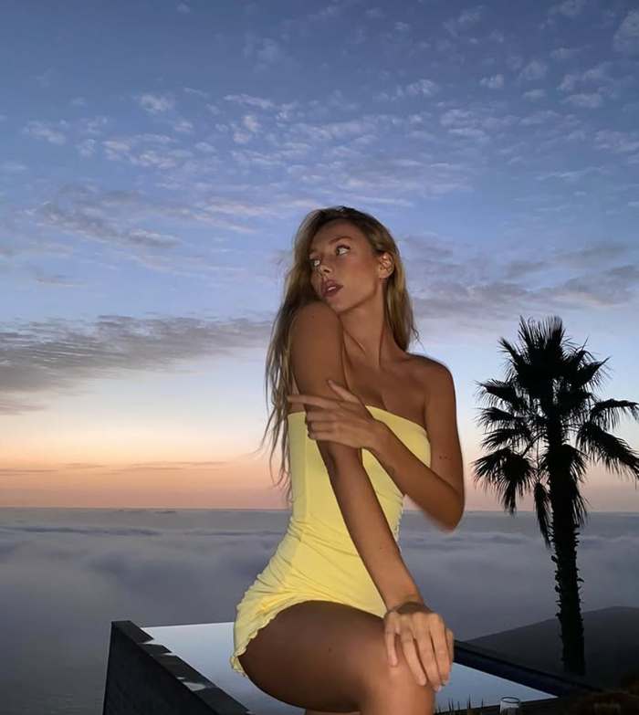 西媒更新姆巴佩最新恋情：两人在巴黎甜蜜约会 共进晚餐+打保龄球|西班牙|基利安·姆巴佩|爱珀斯托|皇家马德里|粉丝_新浪体育_新浪新闻