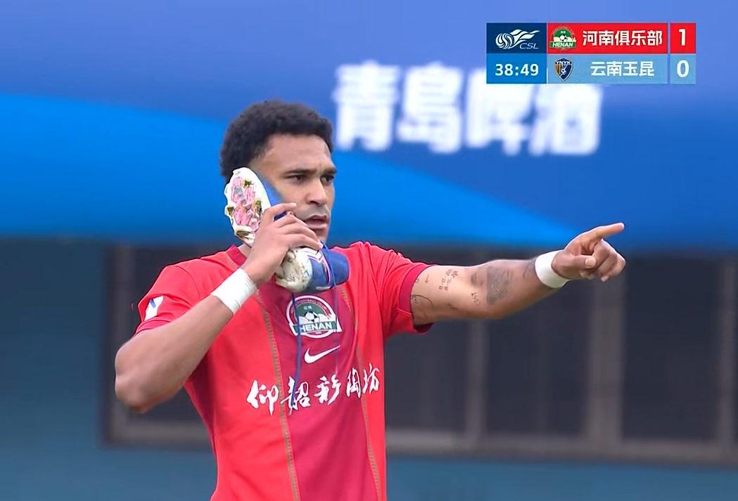 华体会官方入口-河南锋无力隐现？5次得分机会浪费4次，姆布拉中超首球仍差强人意