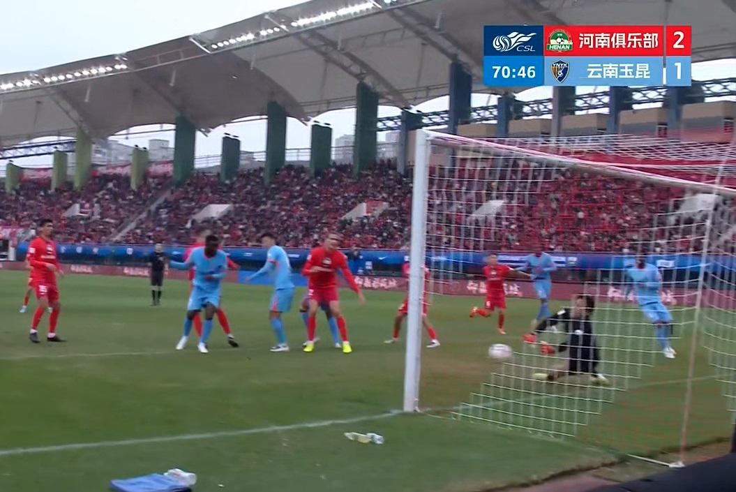 华体会官方入口-河南锋无力隐现？5次得分机会浪费4次，姆布拉中超首球仍差强人意